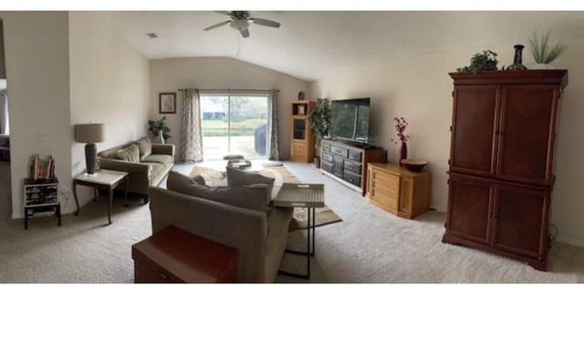 Cheerful 3 bedroom and 2 bathroom room house on a pond.
