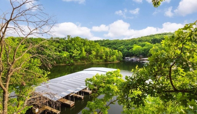 Cheerful 3-Bedroom Villa Sleeps 8 With Public Pool