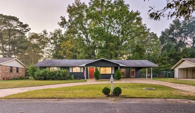 Cheerful 3 BR 1.5 BA Home in Great Neighborhood! Recently Renovated!