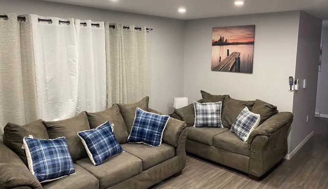 Cheerful 3BR Home with Free Parking