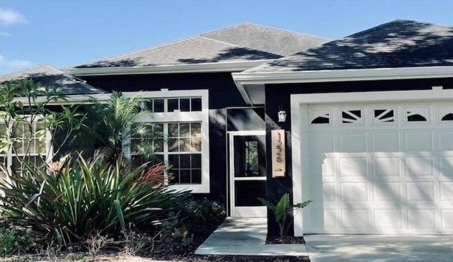 Cheerful 4 Bed, 3 Bath Home with Screened Pool
