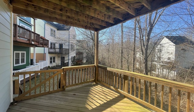 Cheerful 4-bedroom Home, Walking Distance from UVA