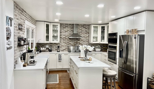 Cheerful 4-Bedroom Lake Home with fire place