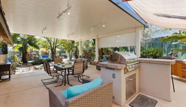 Cheerful 4-bedroom house with free parkings.