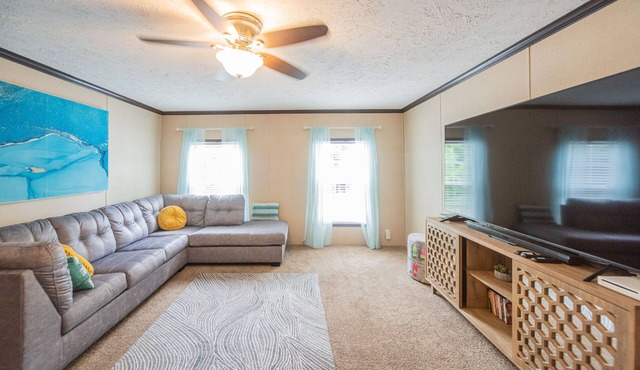 Cheerful 4 bedroom cottage on Kentucky lake