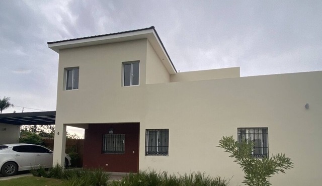 Cheerful 4 bedroom villa with a pool. 10 minutes away from the boulevard