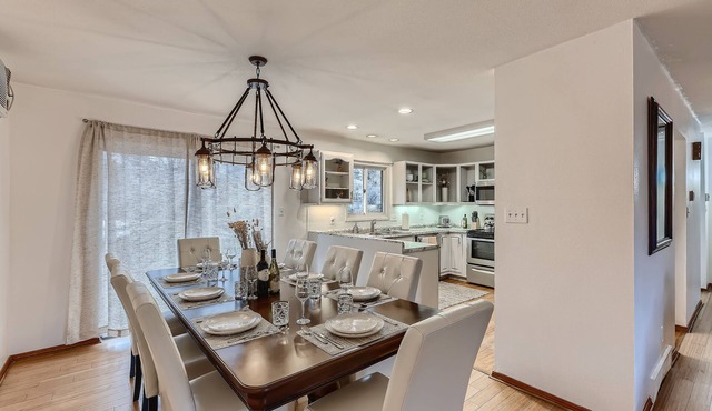 Cheerful 4 Bedroom Home - Back Yard/Game Room!