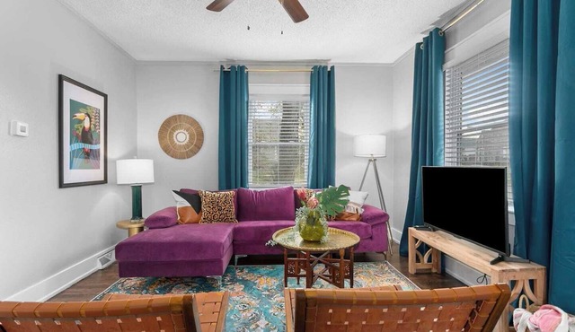 Cheerful 4 Bedroom Home by KU & 39th St. Shops | 4