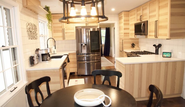 Cheerful 4-bedroom home with indoor fireplace