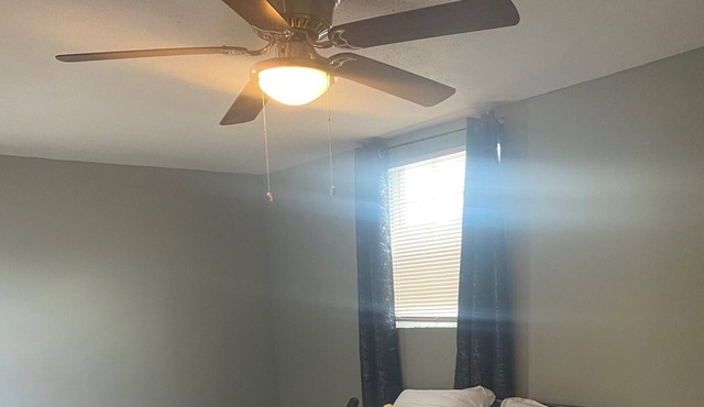 Cheerful 4 Bedroom Home Located Near Theme Parks!!