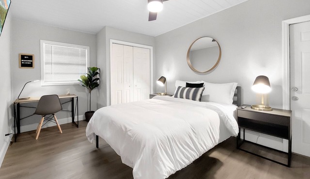 Cheerful 4-bedroom Home near Bush Gardens