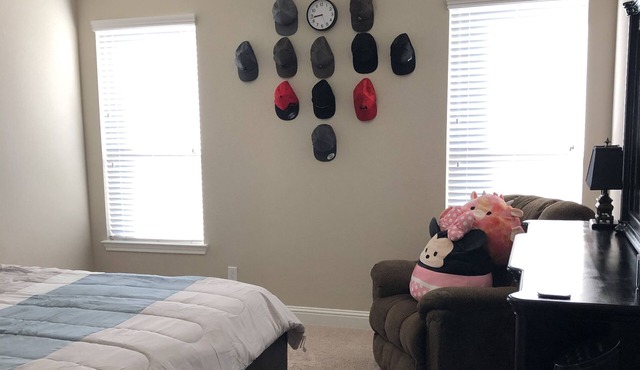 Cheerful 4 bedroom home and private pool