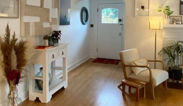 Cheerful 4-Bedroom Home, Walkable Neighborhood