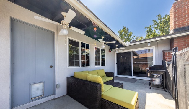 Cheerful 4 bedroom house with pool