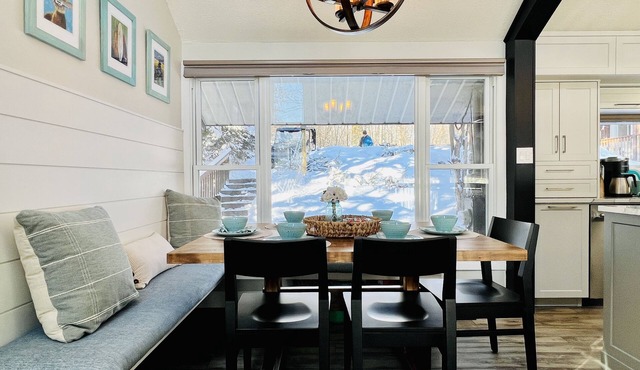Cheerful 4 Bedroom Lakefront Cottage+Guest House Near Algonquin Park