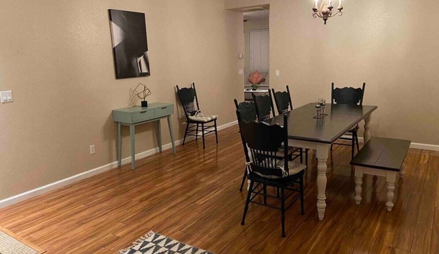 Cheerful 4-bedroom residential home with Jacuzzi