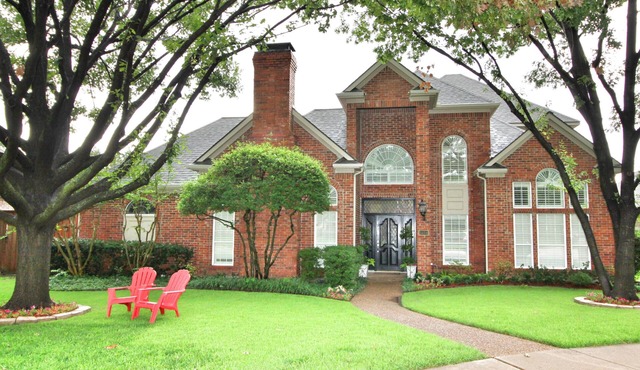 Cheerful 4-bedroom residential home with pool!