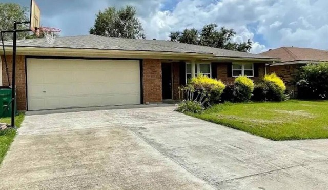 Cheerful 4-Bedroom home with free parking
