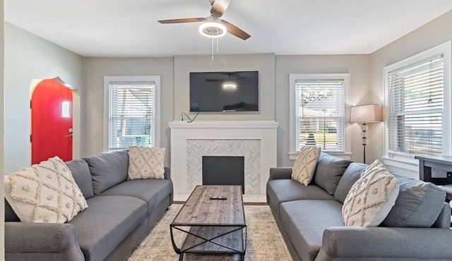 Cheerful 4-bedroom w/first floor master