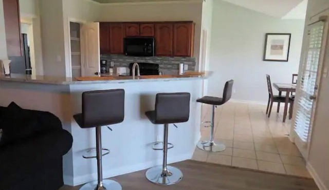 Cheerful 4 Bedroom with indoor fireplce, Fence in yard, Screen in back deck,