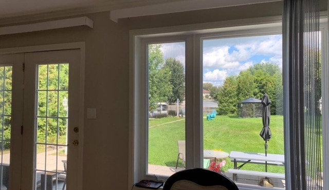 Cheerful 4bd waterfront cottage. 1.5h from Toronto