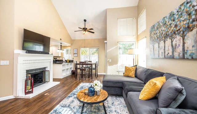 Cheerful 4BR Home W/Washer & Dryer + Fireplace