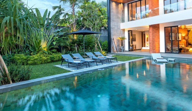 Cheerful 4BR Villa W/Pool & Balcony, Bali Villa 2219