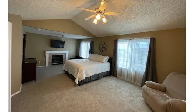 Cheerful 5-bedroom Colorado Mountain View home