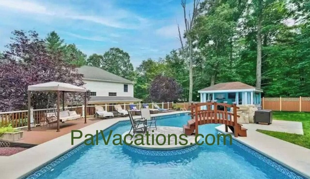 Cheerful 5-bedroom resort with private pool in charming Pocono mountains