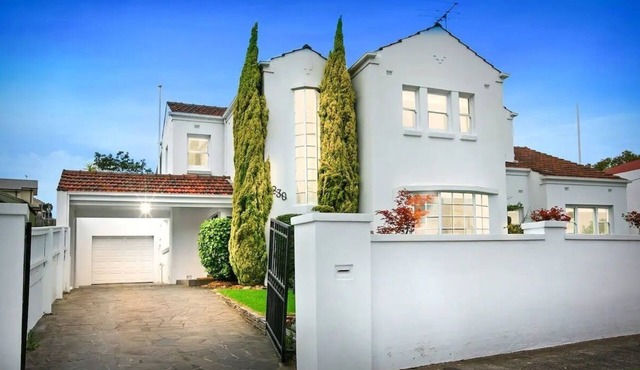 Cheerful 5 bedroom home with heated pool