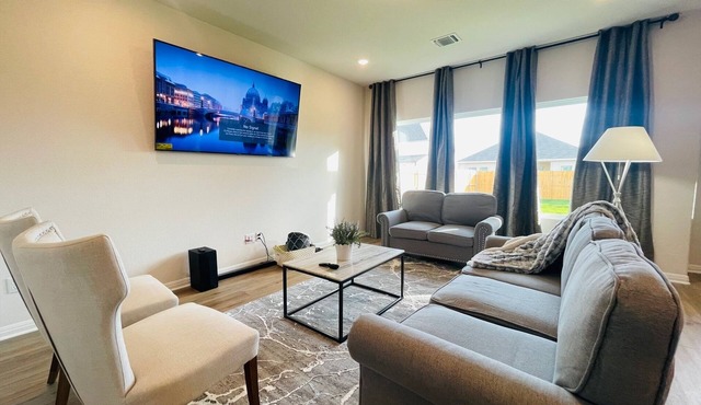 Cheerful 5 bedroom Home - 6 miles from Samsung