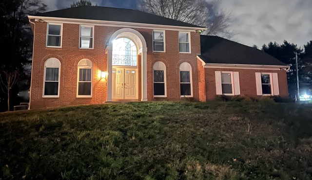 Cheerful 5-bedroom villa fully renovated. Luxury here is Unlimited!