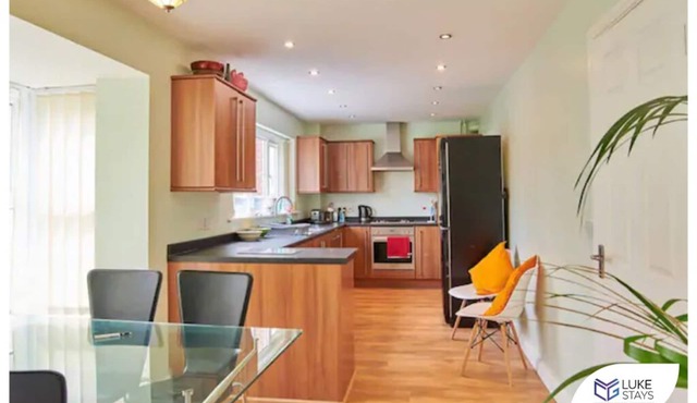 ◑ Cheerful 5 Bedrooms House◑ Yard◑ Wifi◑ Durham◑
