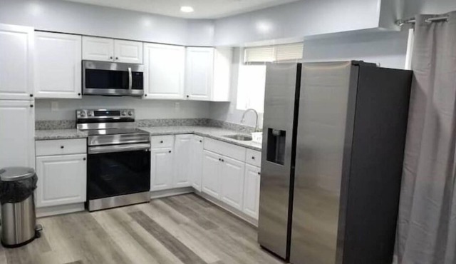 Cheerful 6 bedroom House with free parking wldf