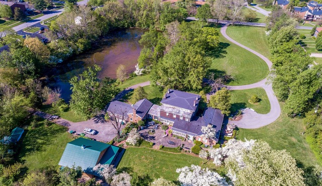 Cheerful 8-Bedroom, 6-Bath Historic Mansion in Derby City – Ideal Vacation Home!