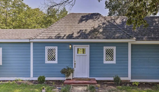 Cheerful and Bright Cottage with Pond View