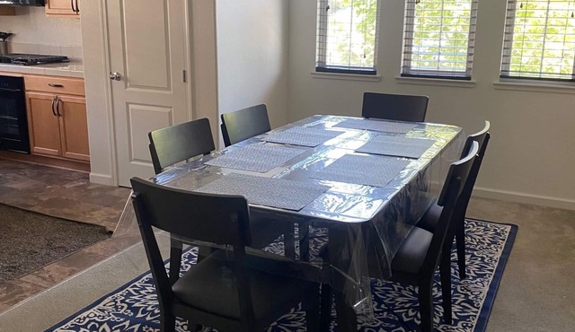 Cheerful and bright 4 bedroom 3.5 bath townhouse