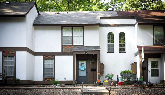 Cheerful and Charming 2-bedroom Townhouse in peaceful Hot Springs Village!