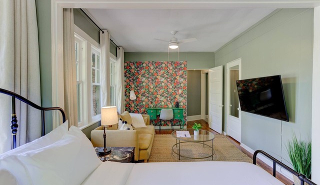 Cheerful and Chic Upper Unit Close to Everything!