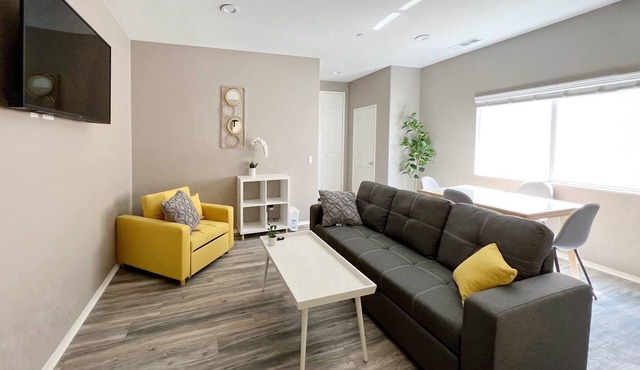 Cheerful And Cozy one large bedroom