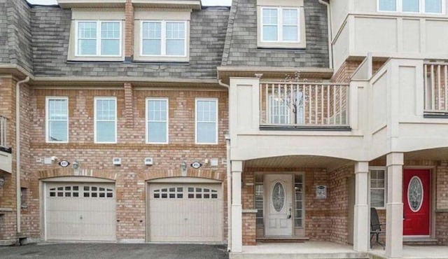 Cheerful and Cozy 2 Bedroom 2 Bathroom Townhouse