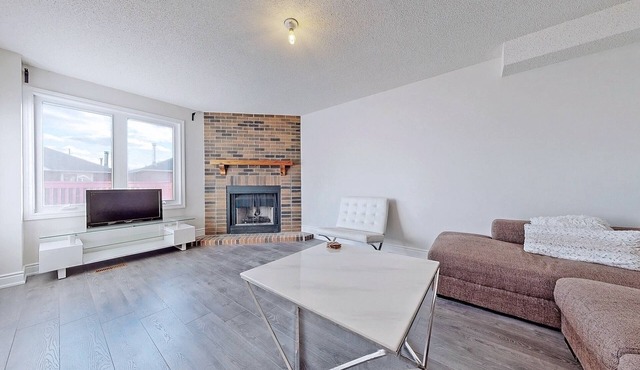 Cheerful and Spacious 6 Bedroom and 4 Bathroom House