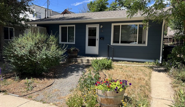 Cheerful and Stylish 2 BR in Old Town Lafayette