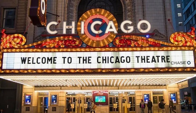 Cheerful bedroom free parking approx 15 mins to downtown Chicago!