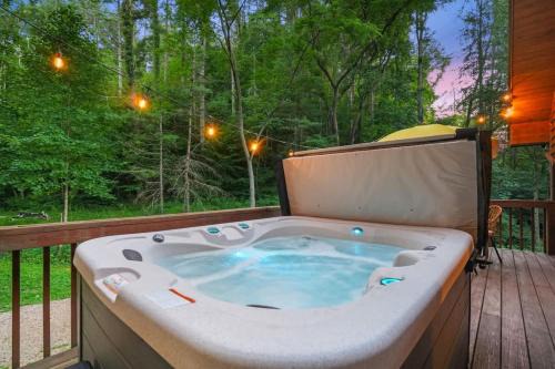 Cheerful Cabin Games Hottub Swings and Fun