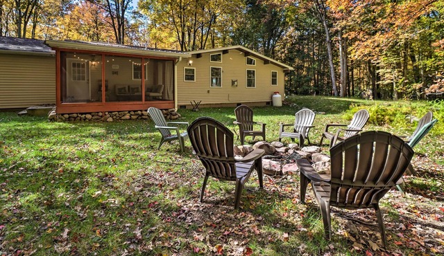 Cheerful Cabin ~ 15 Mi to Jack Frost Ski Area