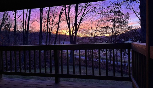Cheerful cabin with cozy indoor fireplace