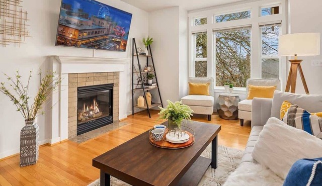 Cheerful Capitol Hill Home AC and 98 Walk Score