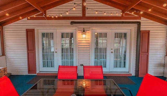 Cheerful Chalet - Fireplace, BBQ, Firepit& Hottub