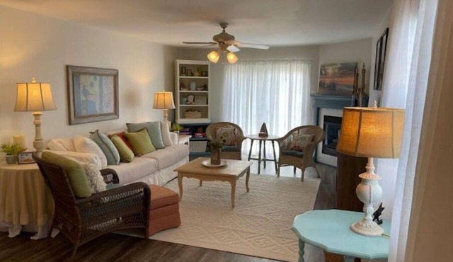 Cheerful, charming, super comfy 2BR 2Bath Condo